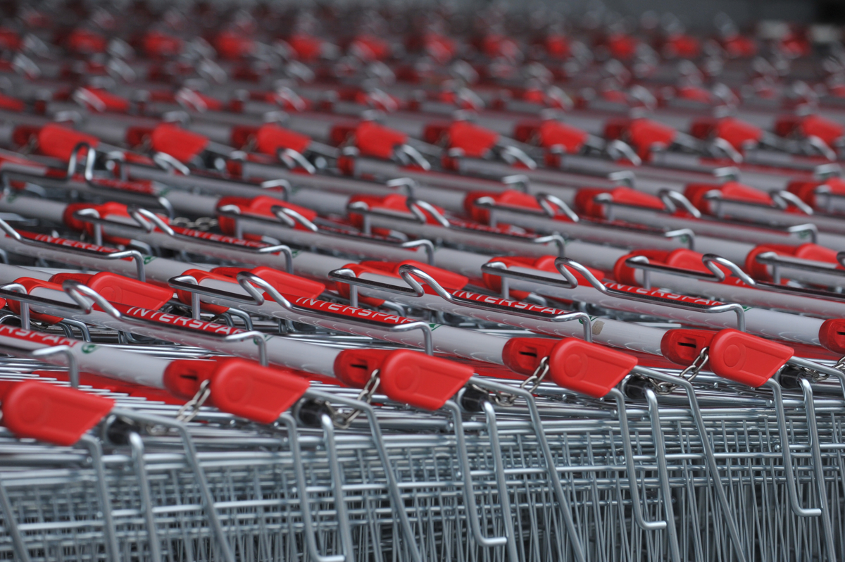 Odpoklic desertne kreme Spar premium desert mousse z belo čokolado s polic