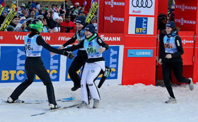 Podivjano vreme v čudovitem skakalnem vikendu