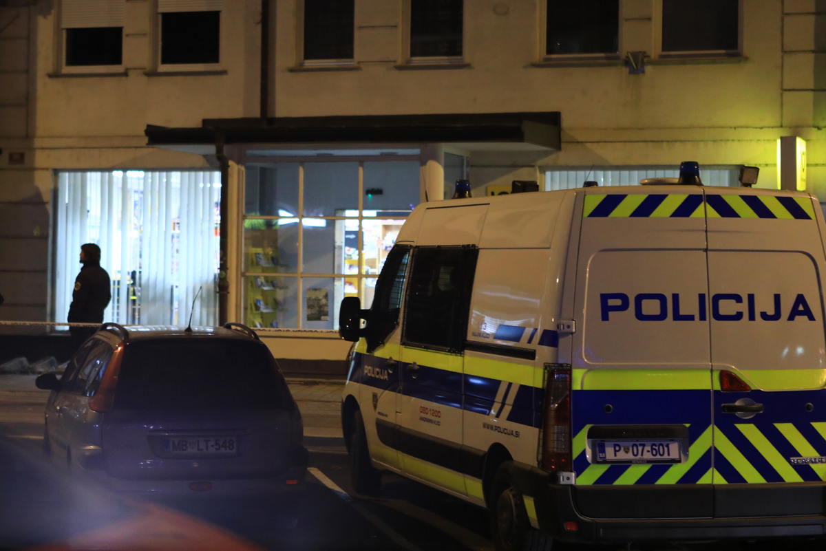 Oborožen rop pošte v Trnovski vasi: Policisti prijeli eno osebo