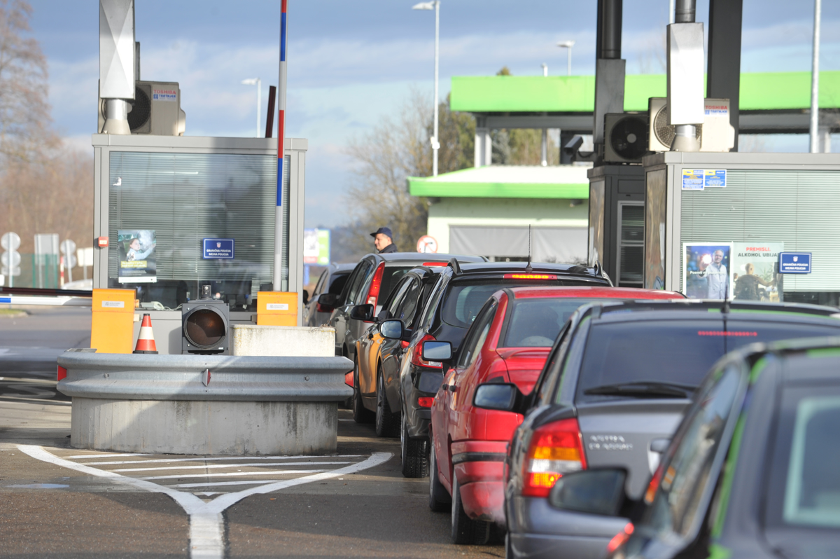 Na hrvaških mejah zastoji zaradi težav z računalniki