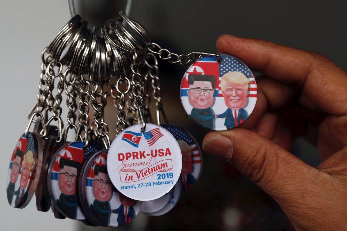Trump pred novim srečanjem s Kimom: Pjongjang bi bil lahko brez jedrskega orožja gospodarska velesila