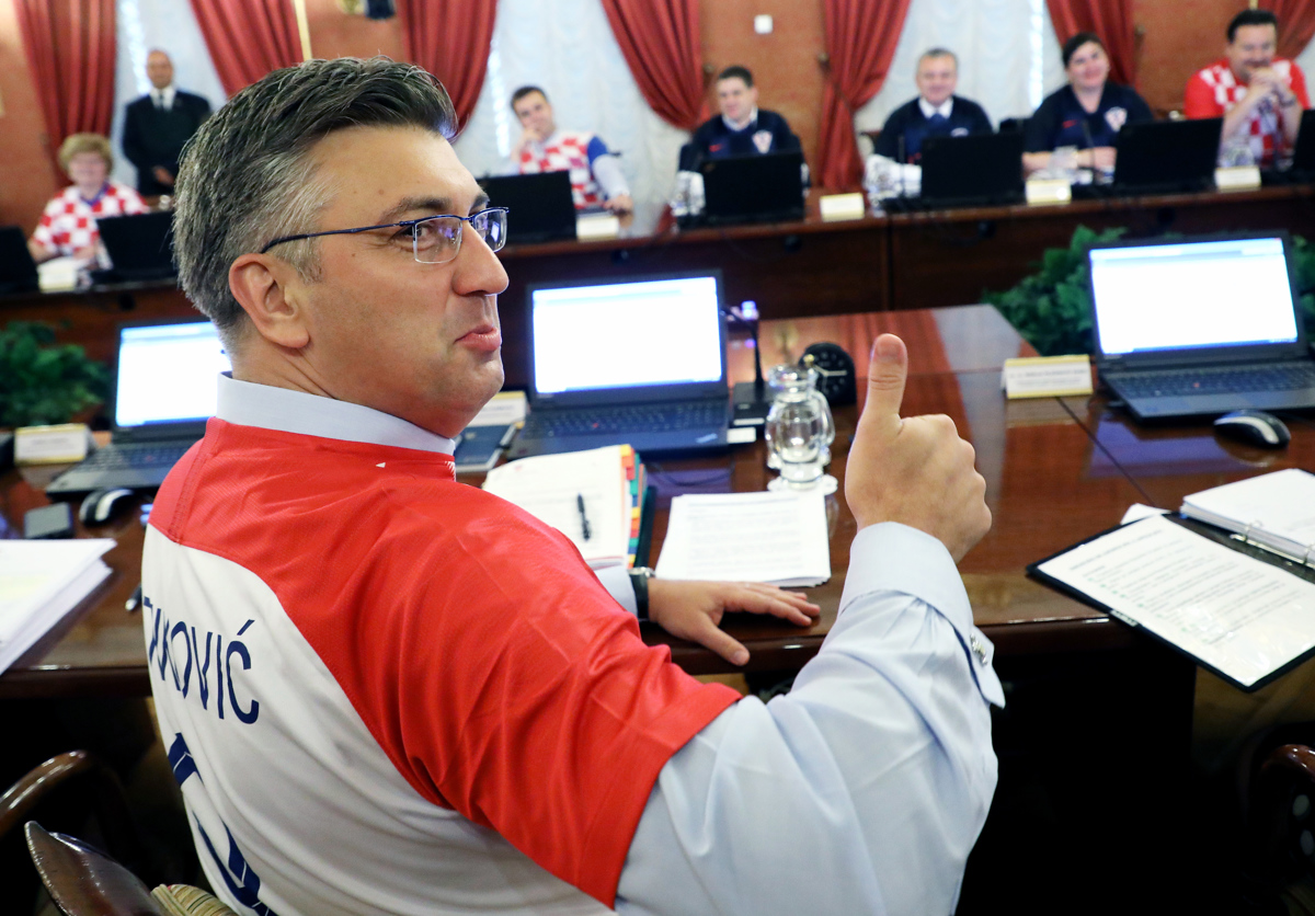 HDZ se je razglasila za prvo nesocialistično stranko v bivši Jugoslaviji. Res?
