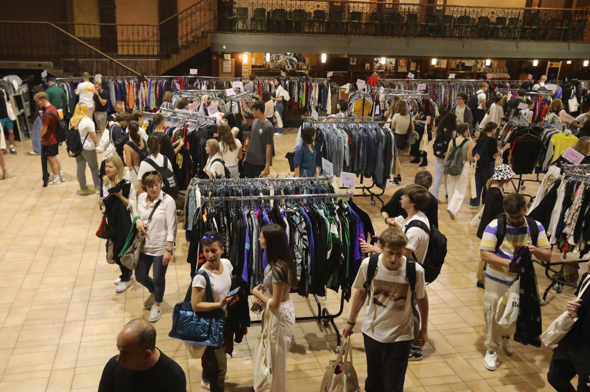 Sejem rabljenih oblačil na kilogram v Mariboru