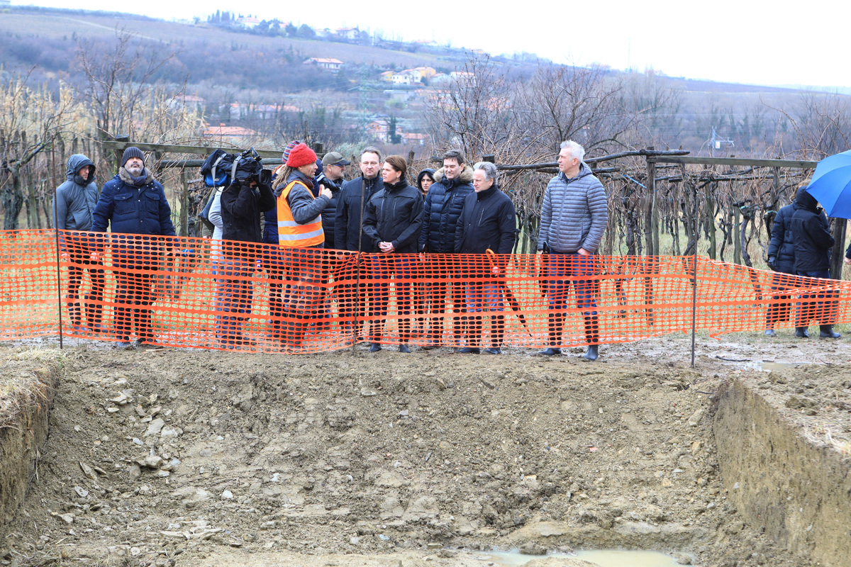 Za nepredvidena dela pri 2. tiru kar 100 milijonov evrov