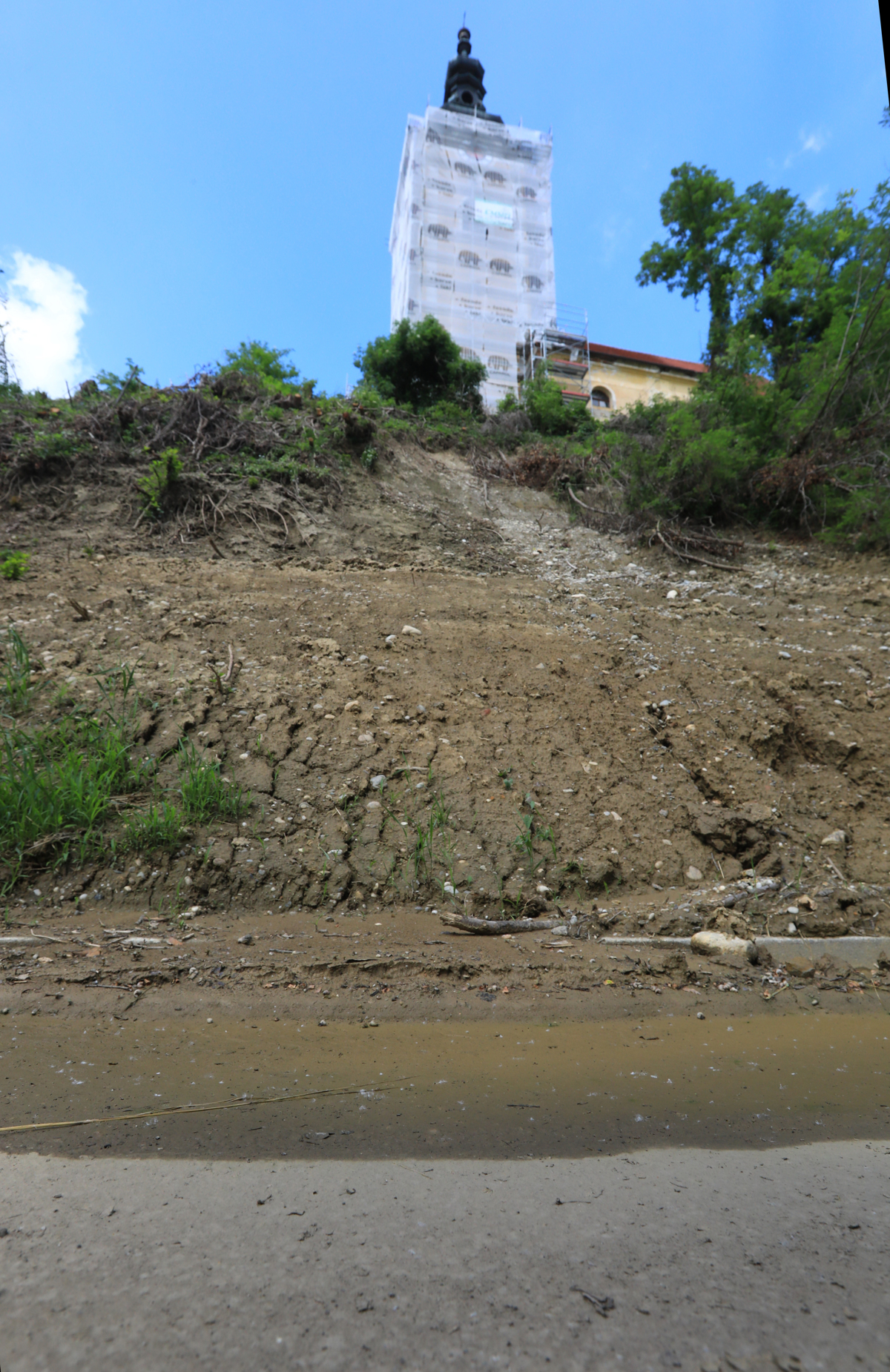 Malečnik: Ena cesta, štirje plazovi, tri zožitve ceste