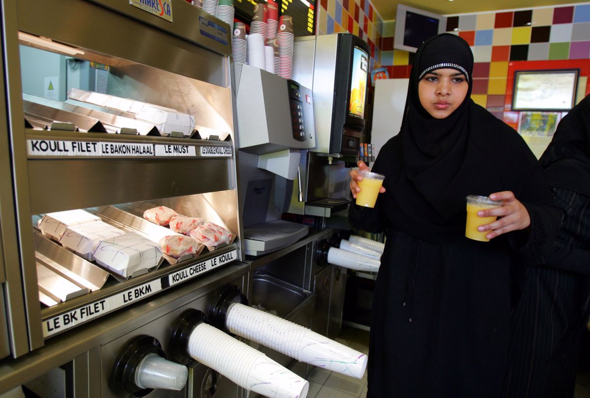 Sodišče EU: Na mesu halal zaradi zakola, ko živali trpijo, ne sme biti logotipa ekološko pridelano