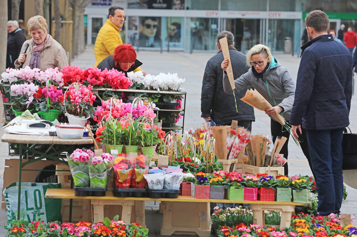 V četrtek in petek darilna tržnica na Trgu svobode Maribor