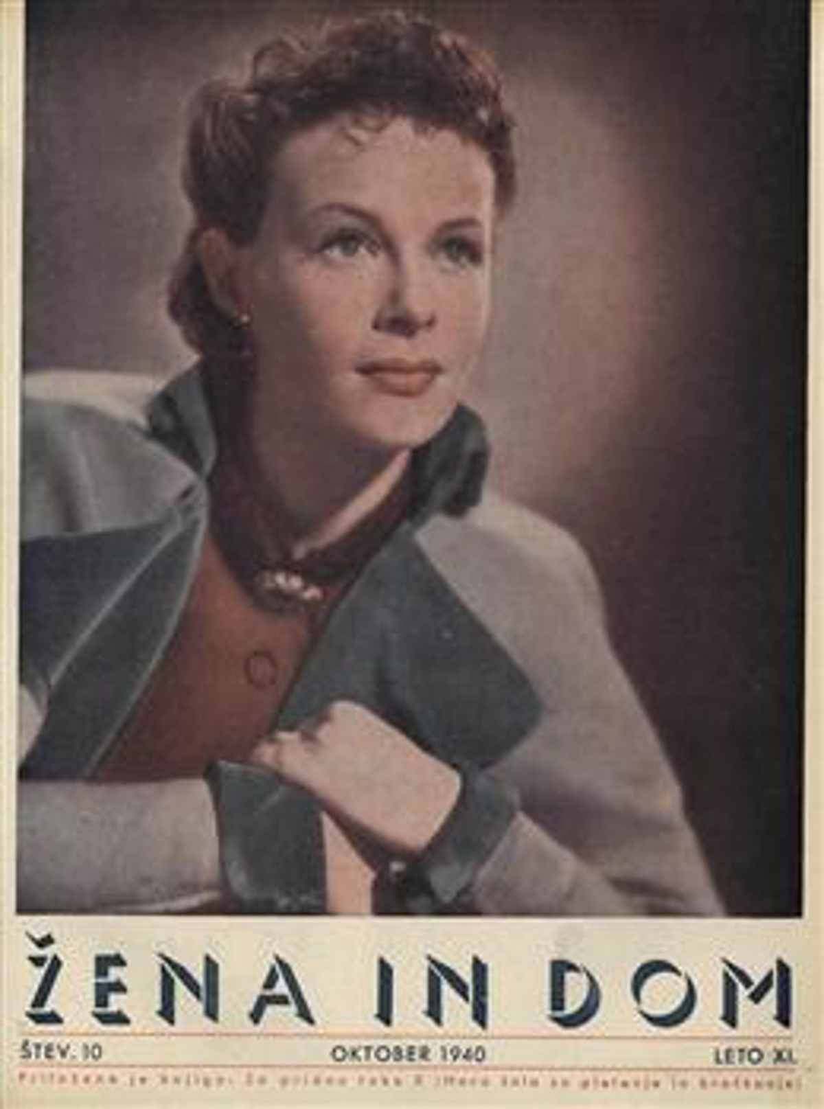 Staljena ogrlica na ženskem vratu