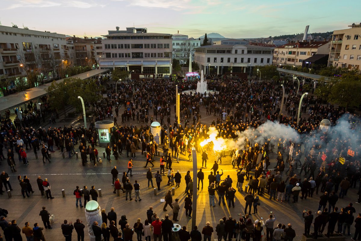 (FOTO) Na ulicah Podgorice novi protesti proti predsedniku Črne gore
