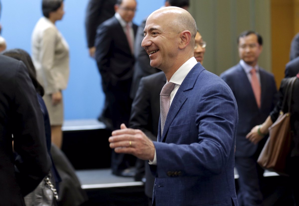 Detektiv ugotovil, kdo je vdrl v telefon najbogatejšega Zemljana Jeffa Bezosa. To je ozadje