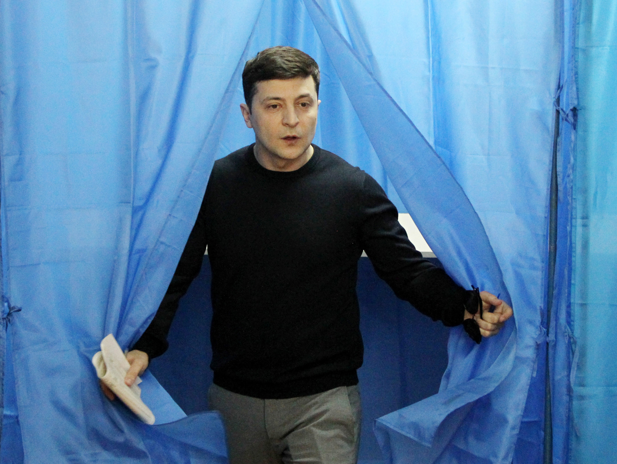 V teve nadaljevanki igral, zdaj mu dobro kaže, da bo res predsednik države