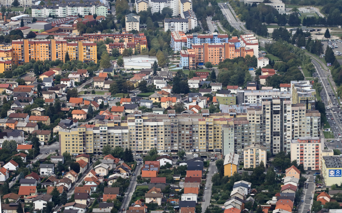 Odločbe za nadomestilo za uporabo stavbnega zemljišča prihajajo z zamudo