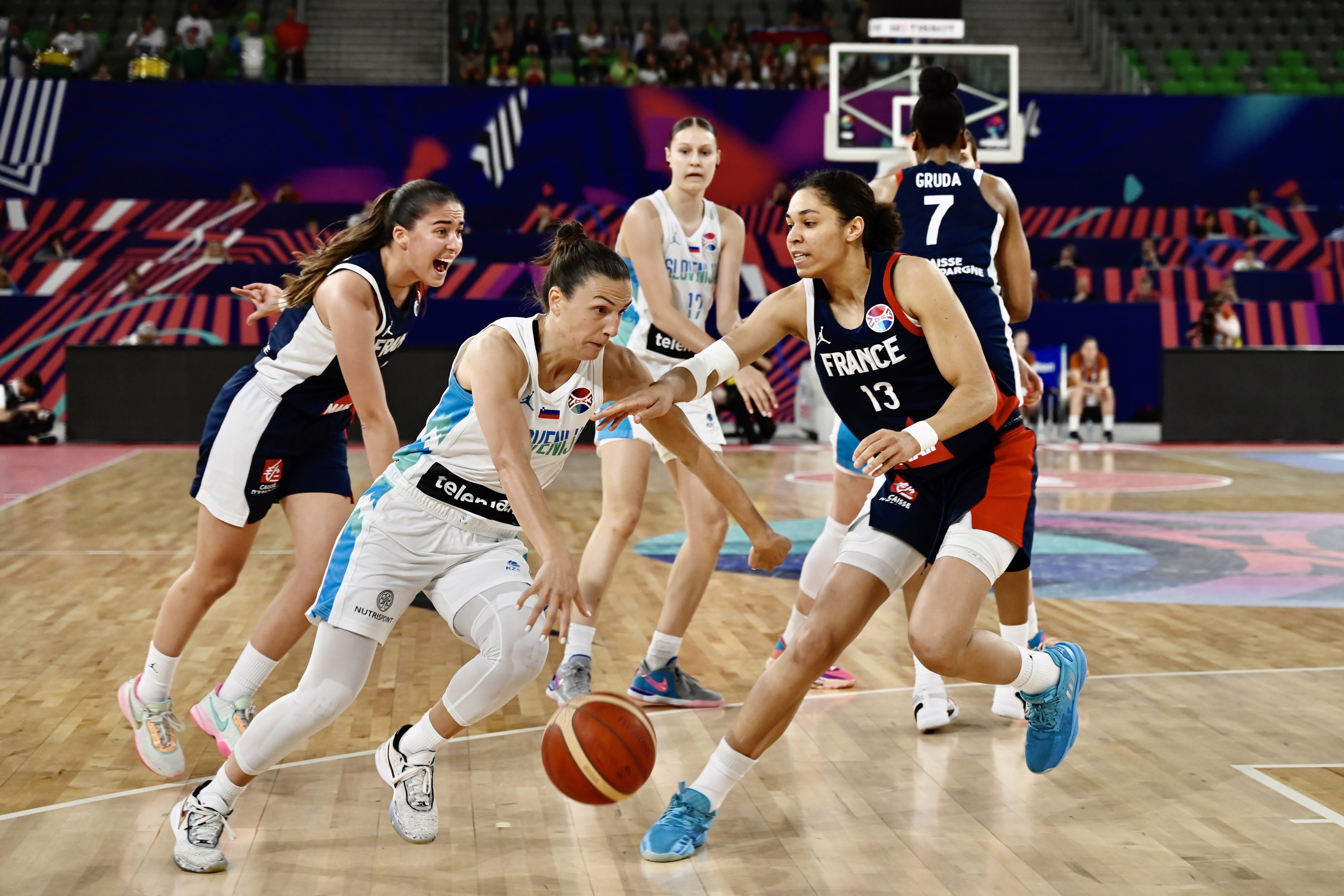 Teja Oblak je odločena, da pri starosti 32 let nadaljuje reprezentančno pot - če bo le zdrava. 