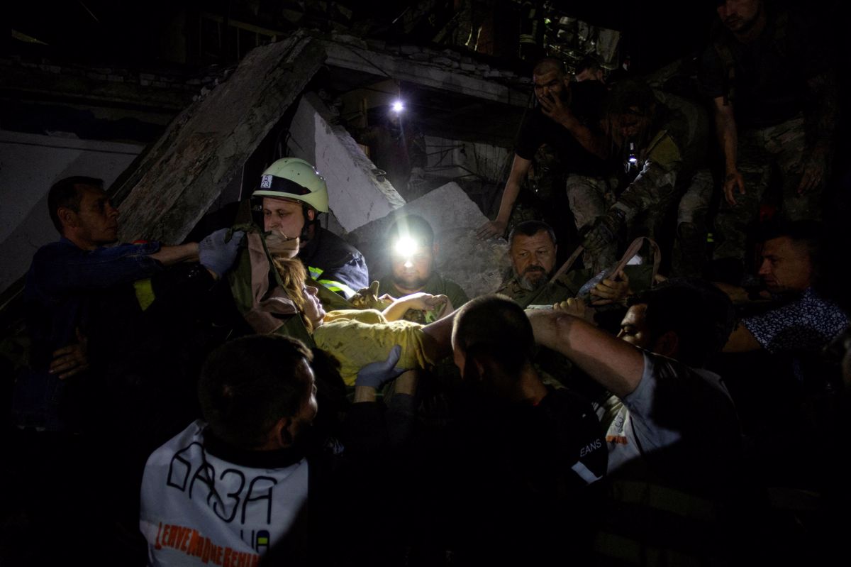 V ruskem napadu na Kramatorsk najmanj deset mrtvih, tudi mladoletni dvojčici, več deset ranjenih