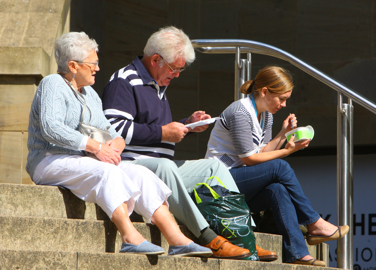 Pokojnine: Sindikati proti dvigu starosti na 67 let, ker za to niti še ni pogojev