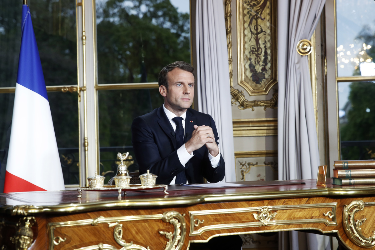 Francoski predsednik Macron državljanom: Katedralo bomo obnovili, da bo še lepša