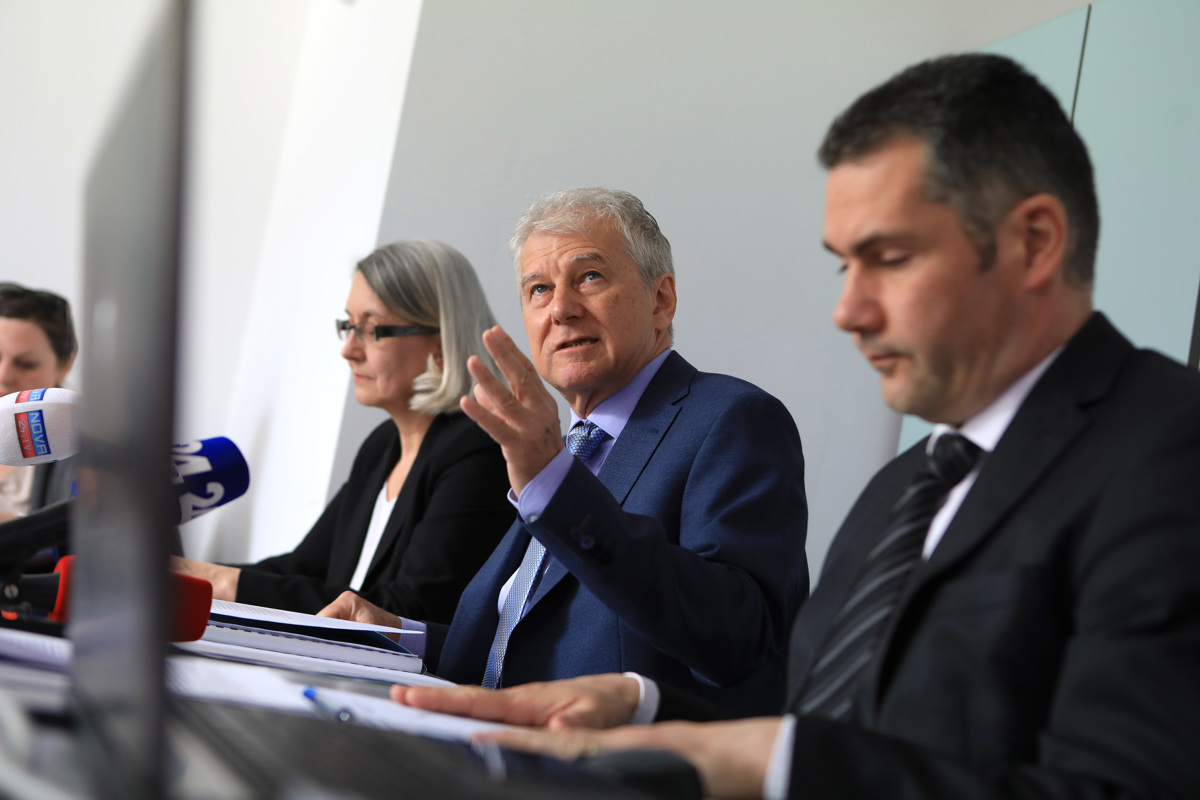 Vlada hodi po robu, opozarja fiskalni svet