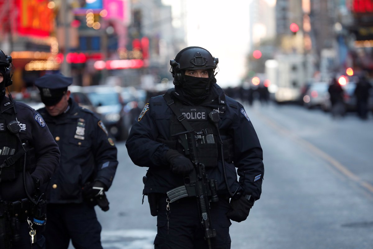 Dva dni po pariškem požaru prišel z bencinom v cerkev v New Yorku