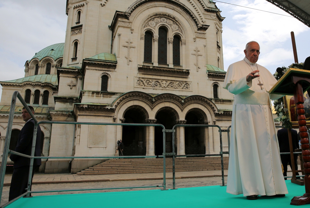 (FOTO) Papež v Bolgariji: Več kot dva milijona Bolgarov je zapustilo državo