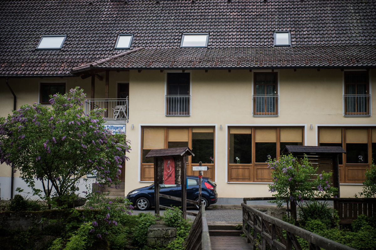 V Nemčiji najdeni še dve trupli, povezani s smrtmi zaradi samostrelov