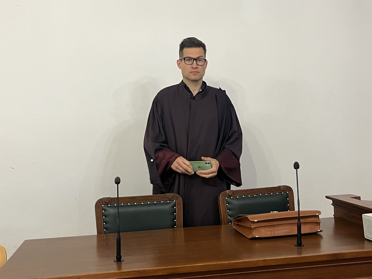 Ponovljen proces zaradi afere Mariposa: Iserdo se ni pojavil na sodišču, prišel je le njegov odvetnik