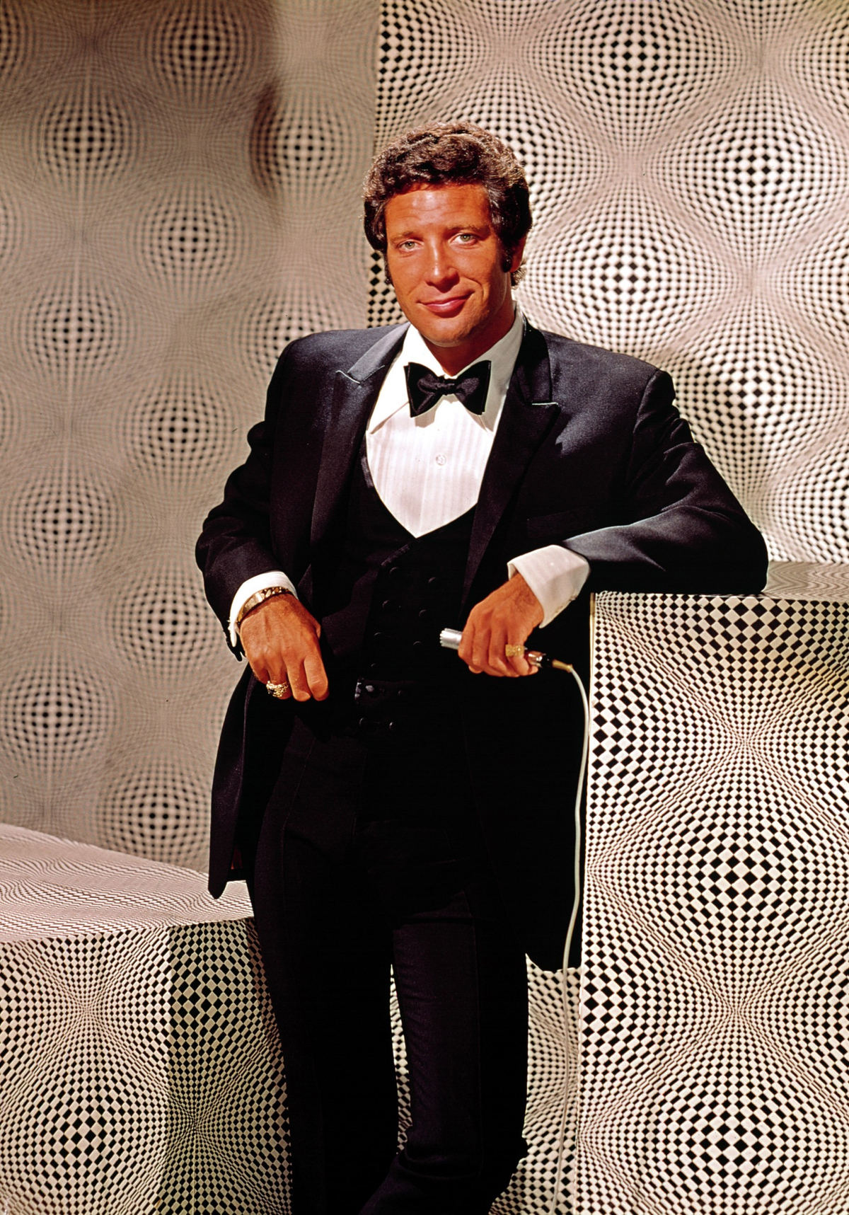 (VIDEO) 250 ljubic na leto in 30 reči, ki jih o Tomu Jonesu niste vedeli