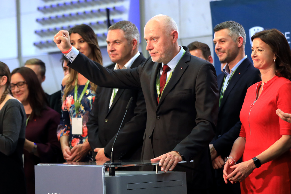 Namesto Brgleza poslanec iz prejšnjega mandata, namesto Novakove pa domžalska občinska svetnica