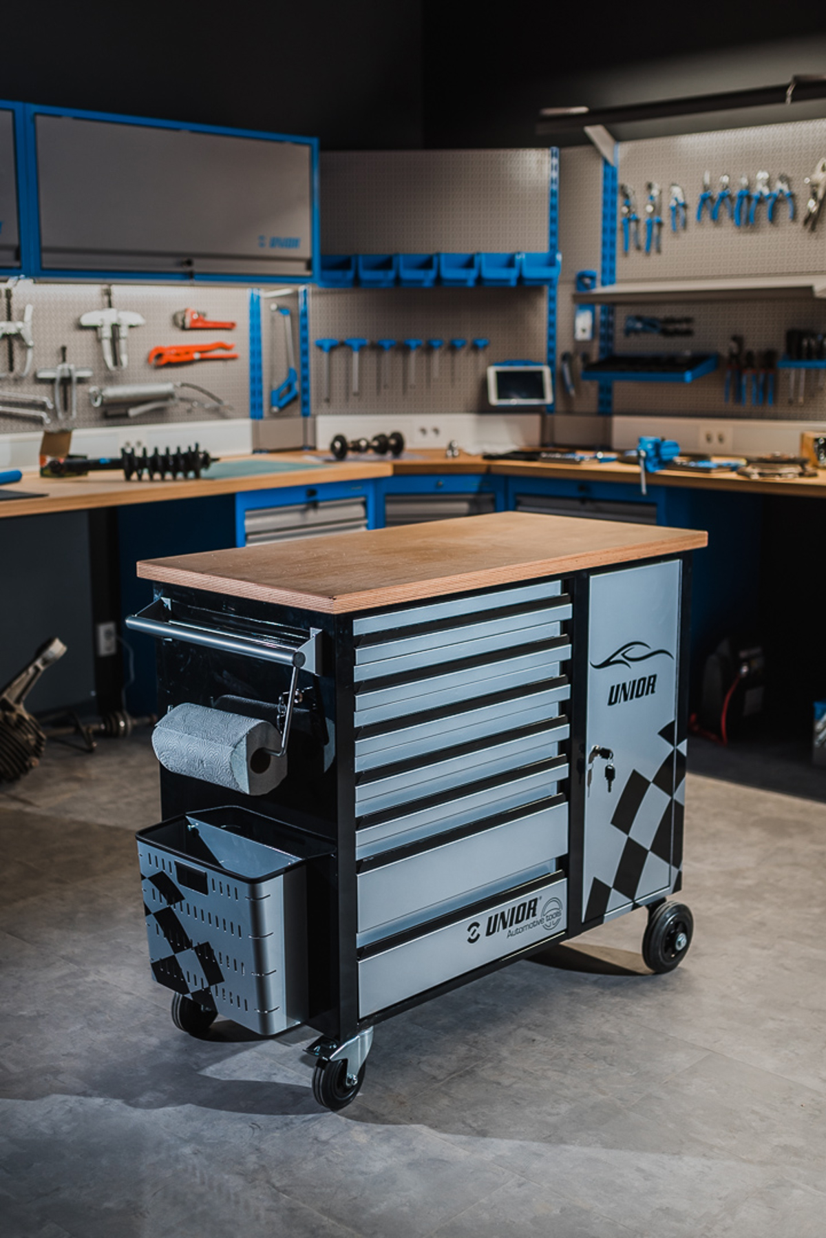 Sto let in izdelki na vseh kontinentih sveta