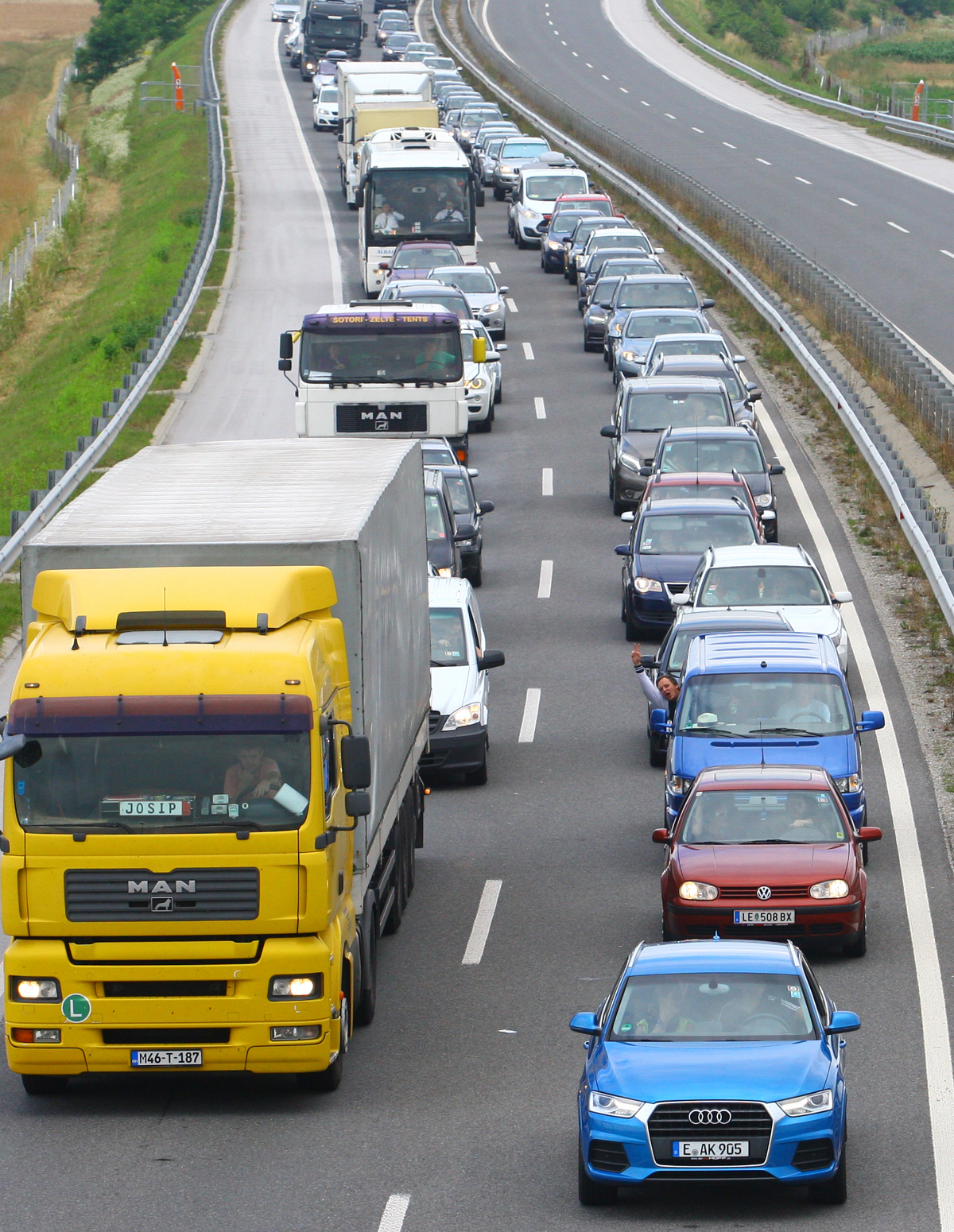 Maribor: Na vzhodni obvoznici zastoji v obe smeri