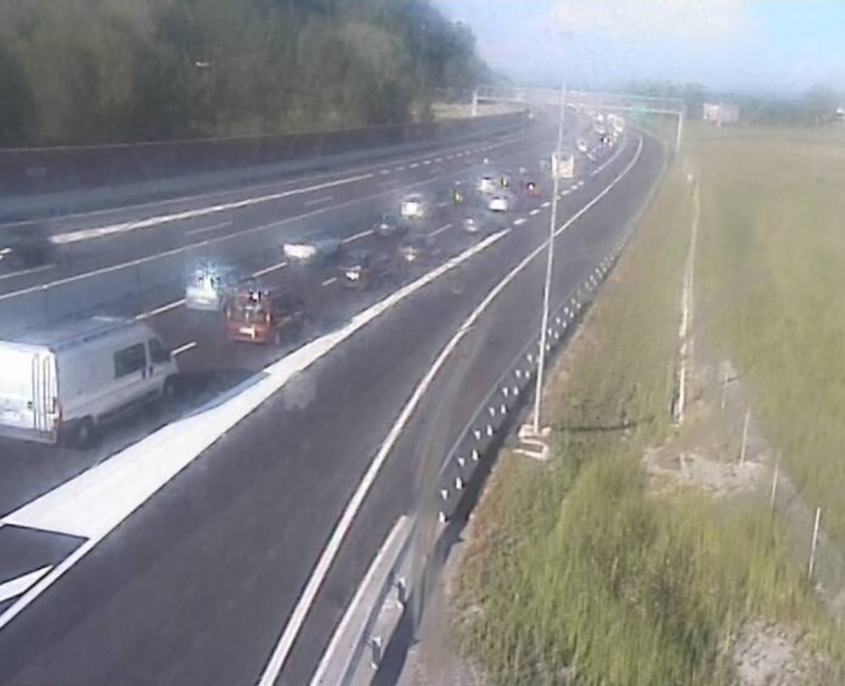 Na cestah kar nekaj kolon, na Gruškovju vozniki na vstop čakajo več kot uro