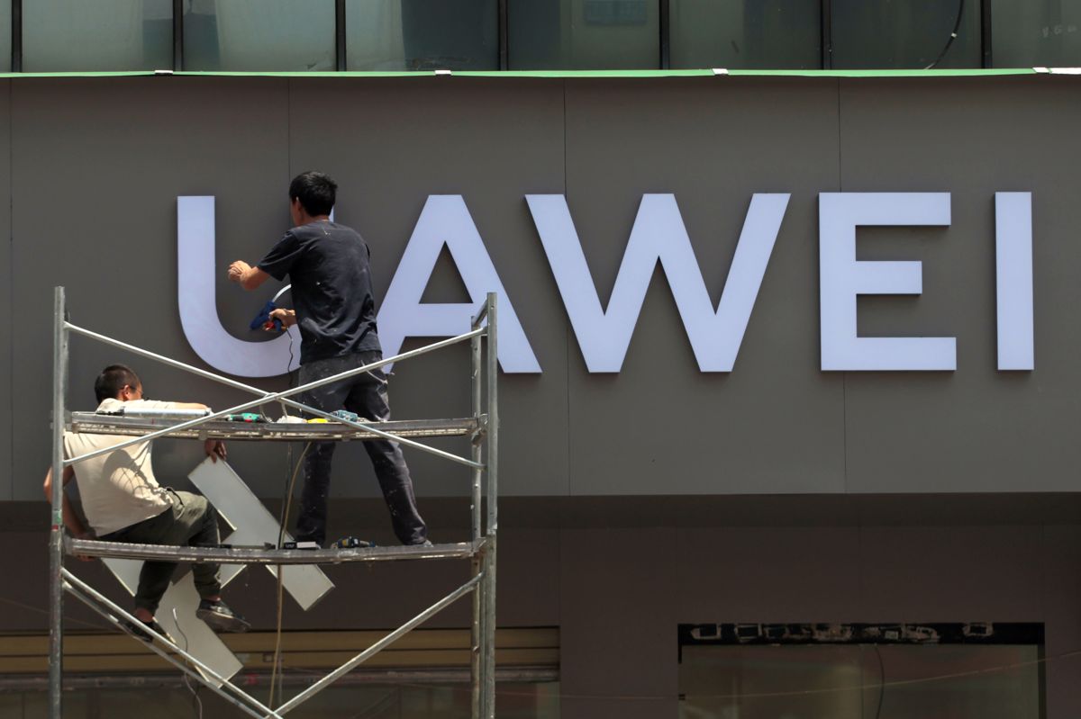 Ameriška podjetja, ki se bojijo ogromnih izgub, lobirajo za odpravo prepovedi trgovanja s Huaweiem​