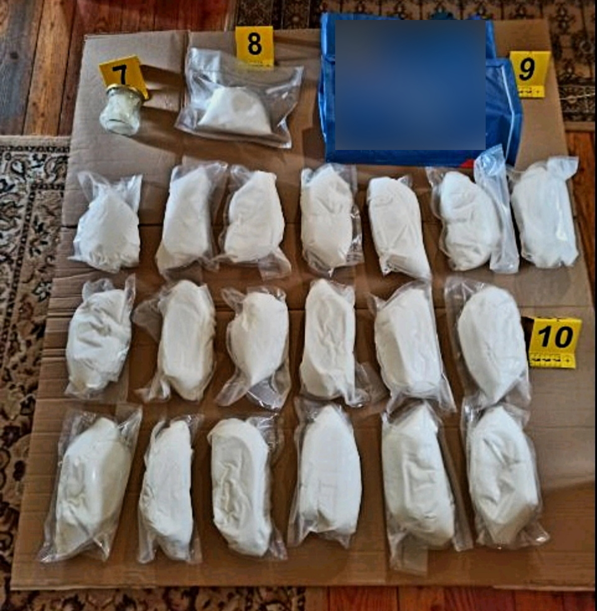 Pri 35-letniku iz okolice Kranja našli kar 19 kilogramov prepovedane droge amfetamin, konopljo, dve tehtnici ...