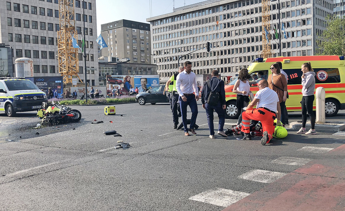 Predlog: Reševalce na nujnih vožnjah oprostiti prometnih prekrškov, tudi kazenskih točk, ker rešujejo življenja