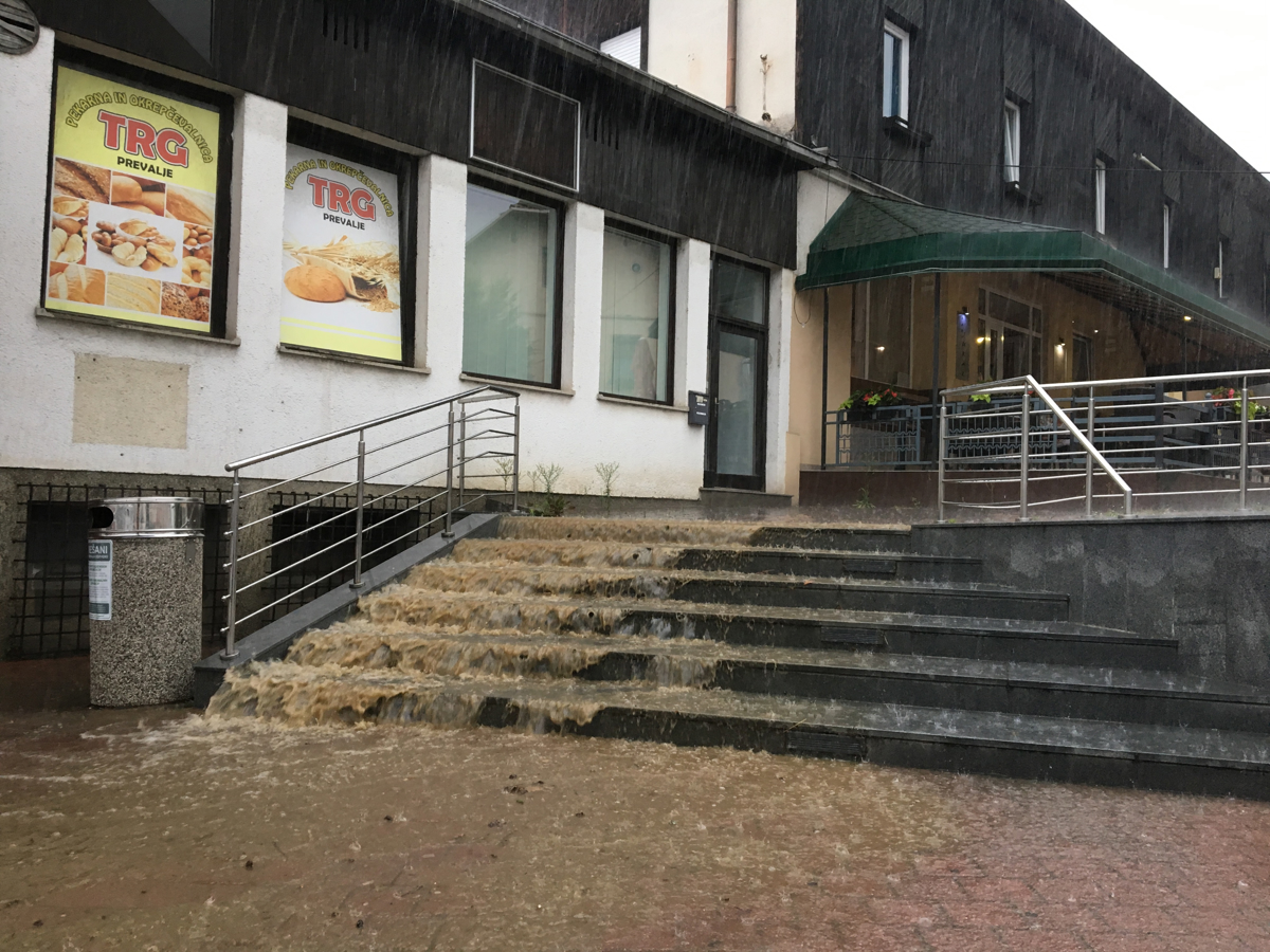 (FOTO) Hudo neurje spet uničevalo na Prevaljah, močni nalivi od Ljubljane do Maribora