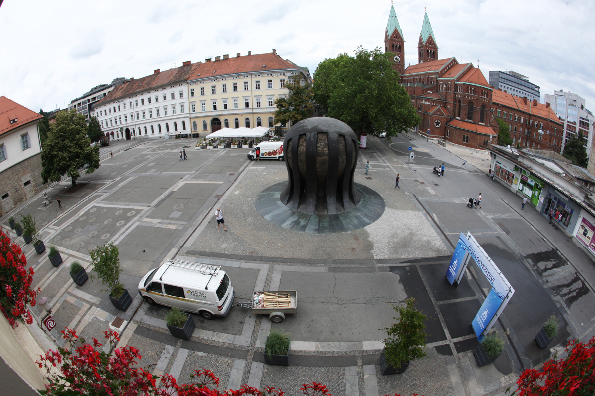 Široko odprta vrata