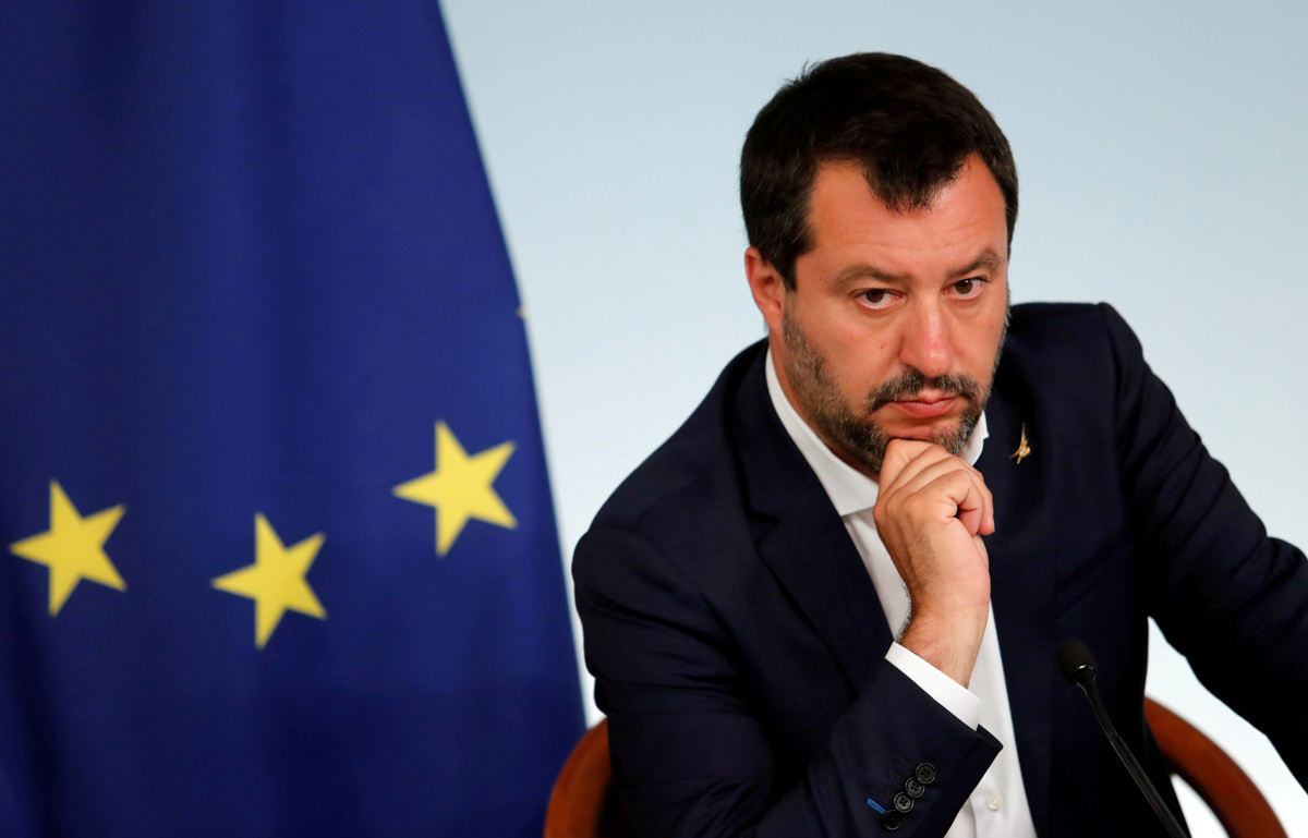 Salvini: "Ne bom dovolil izkrcanja ljudem, ki pomagajo tihotapcem"