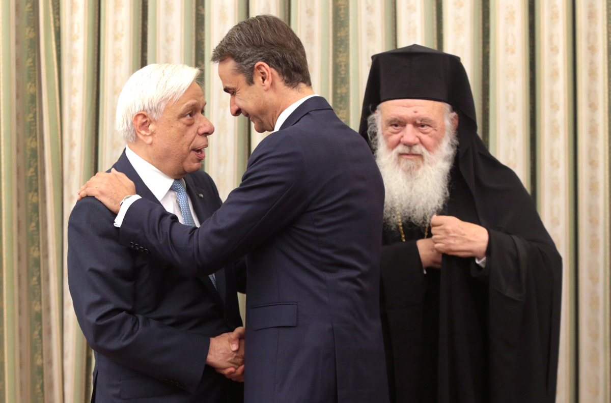 Micotakis prisegel kot premier