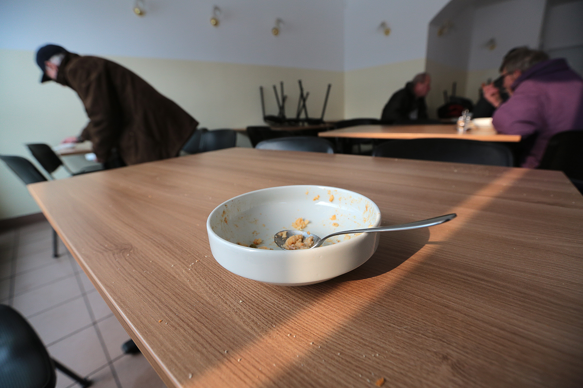 (BRANJE) Neprostovoljna dieta starostnikov