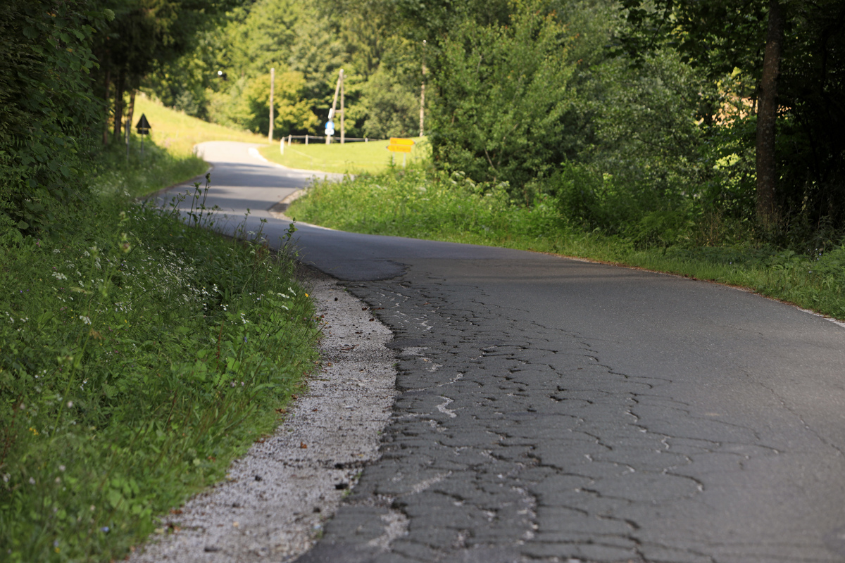 Mestni inšpektor: Kdaj bo obnovljena cesta na Gaj