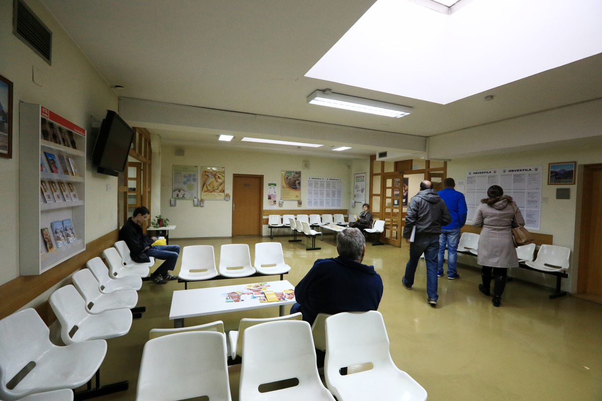 Zasebnost pacientov: Preveč obravnavanja kar na hodnikih