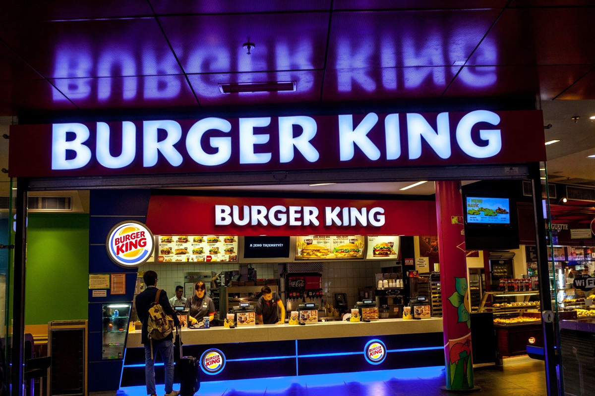 Nizki higienski standardi, mobing in odpuščanja: Tako delavci opisujejo delo v ljubljanskem Burger Kingu