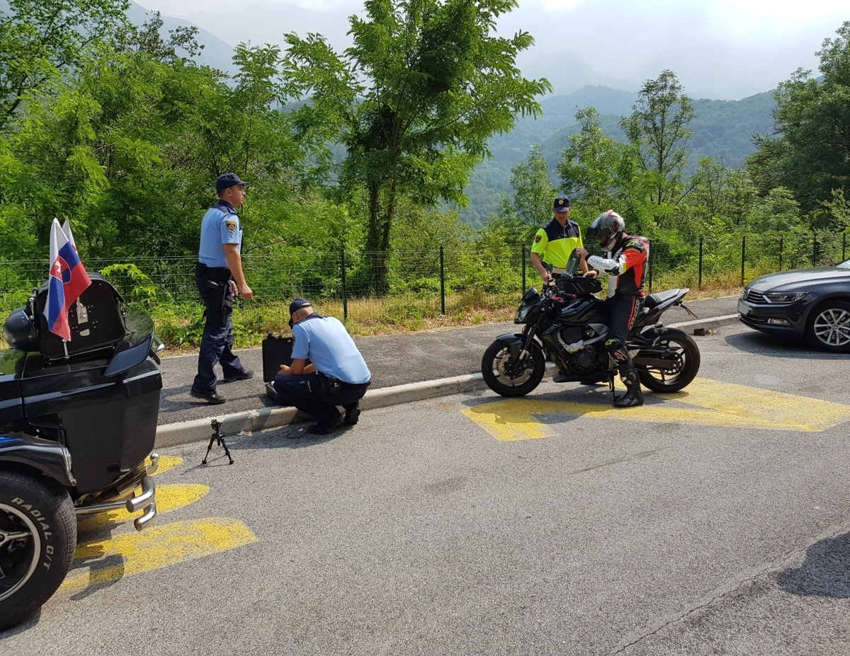Policijski nadzor: Kaznovali prehrupne motoriste
