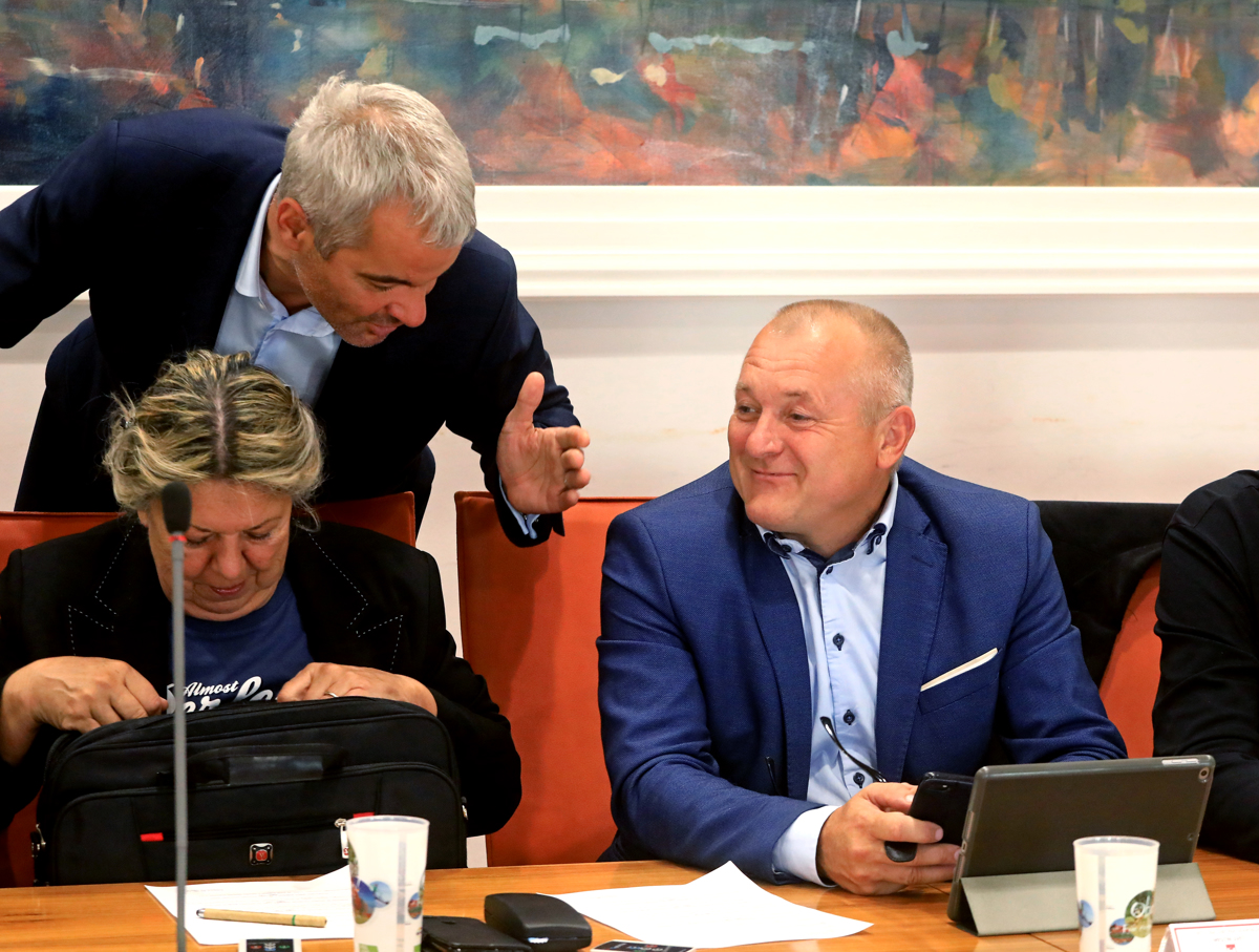 (MESTNI SVET) Kangler Arsenoviču: Boste zamenjali tudi občane?