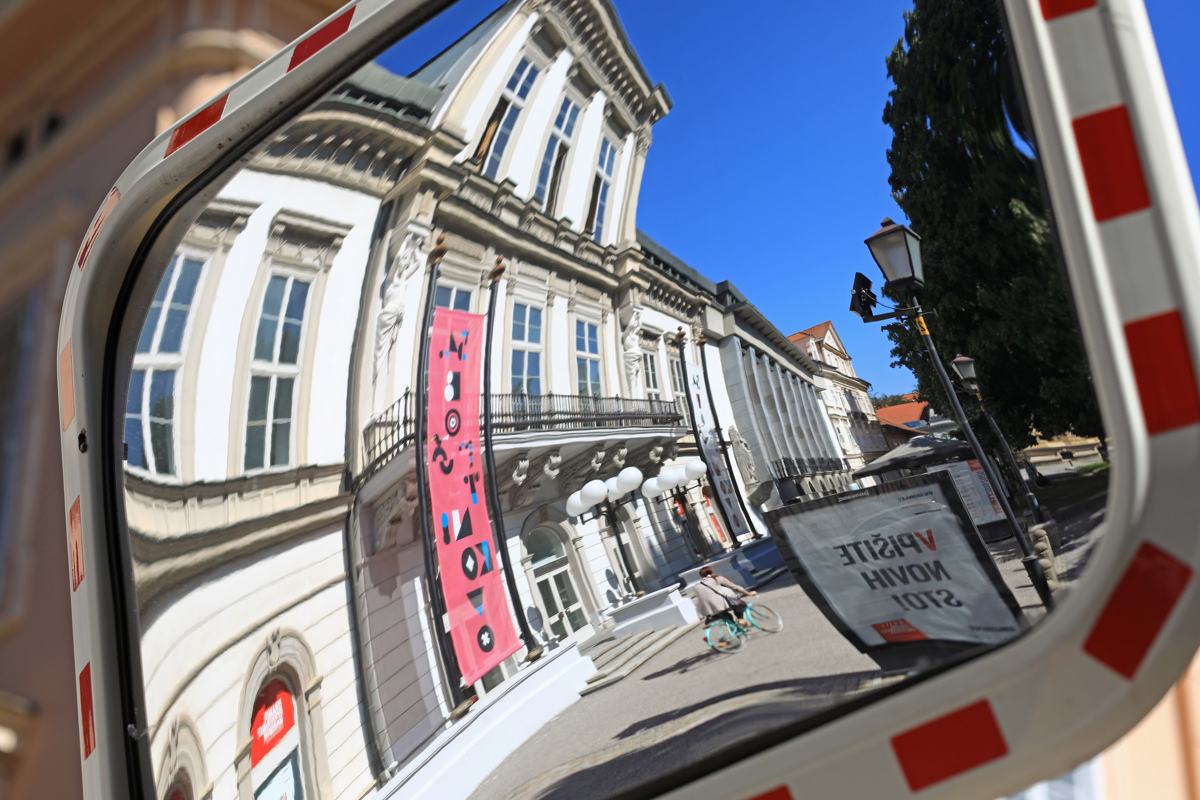 (BRANJE) Mesto in gledališče