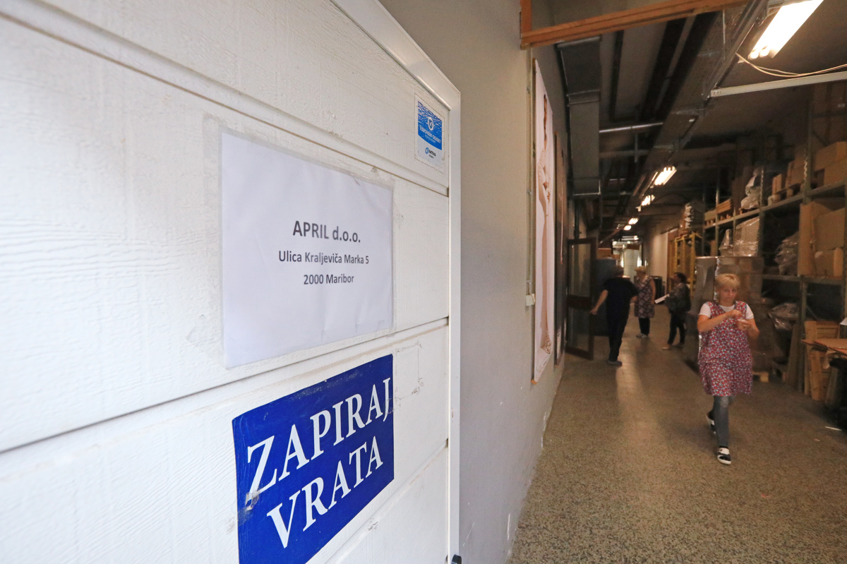 Upor v mariborskem podjetju April: Šivilje v solzah ustavile stroje