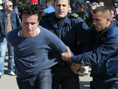 (PORTRET TEDNA) Albin Kurti: Zmaga z vonjem po solzivcu