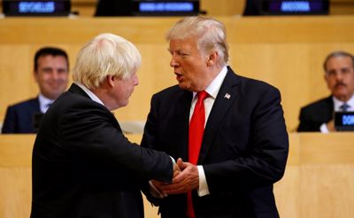 Kralja kaosa Trump in Johnson: Nevarni dvojec brez krmarja