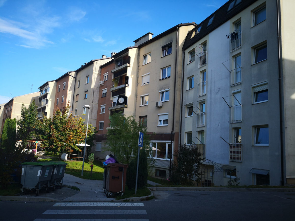 Cene stanovanj v povprečju že zelo blizu rekordnim iz leta 2008, cene hiš še precej zaostajajo