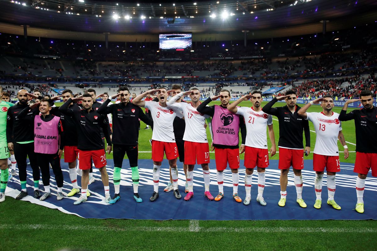 (BRANJE) Moč nogometa in politična sporočila