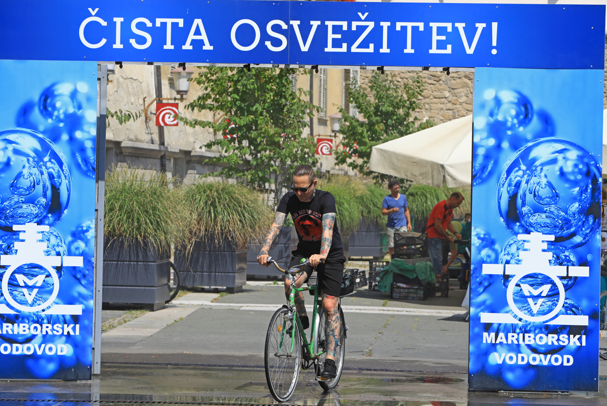 (VEČERNO BRANJE) Komuna in komunalno gospodarstvo
